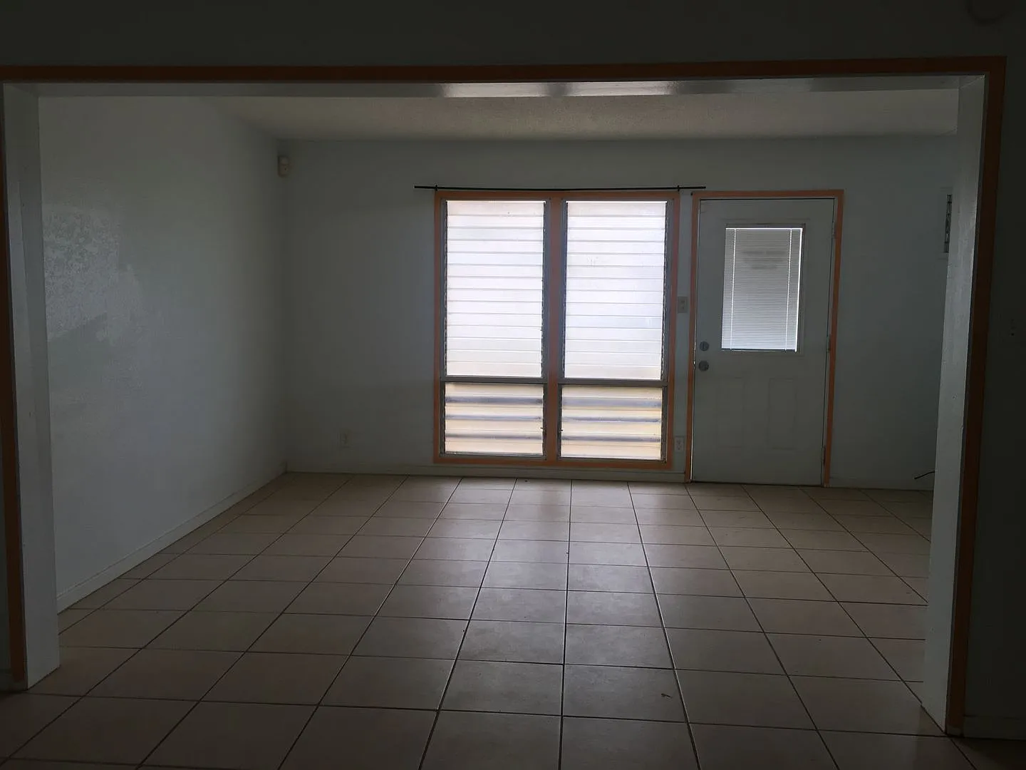 Duplex 3 Bedroom/1.5 Bath — Photo 2
