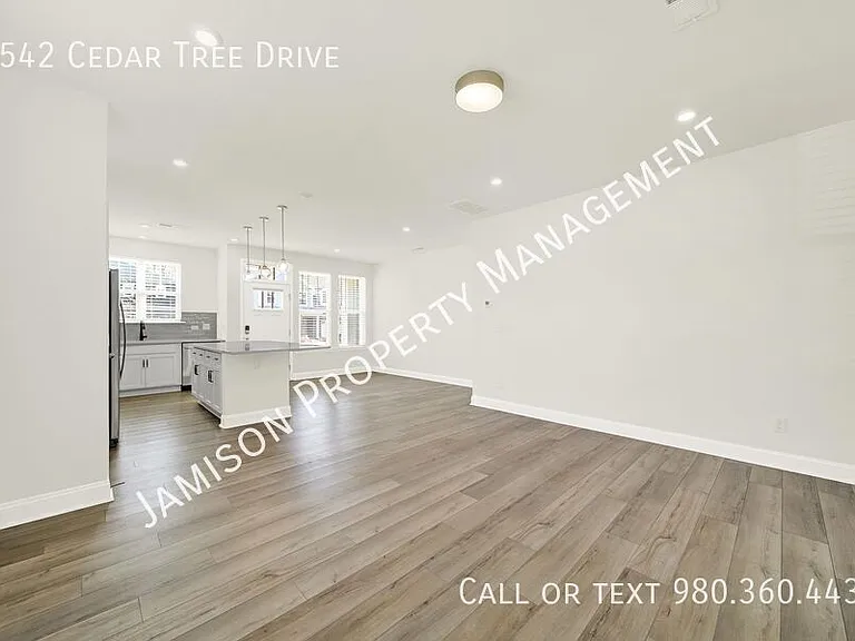 1542 Cedar Tree Dr — Photo 8
