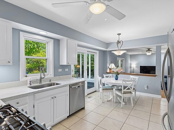 5th image of 634 Hillcrest Dr