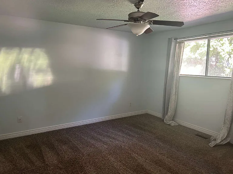 5702 Maplewood Dr — Photo 5