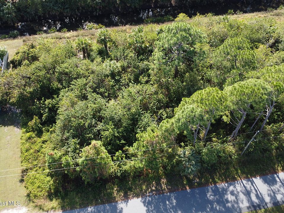 2nd image of 380 Titan Rd SE
