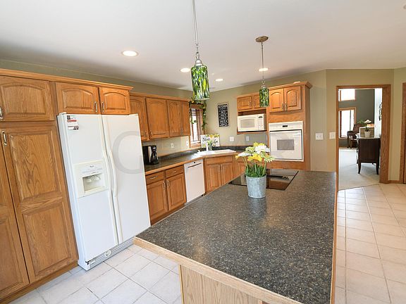 4th image of 3898 15th Ave S