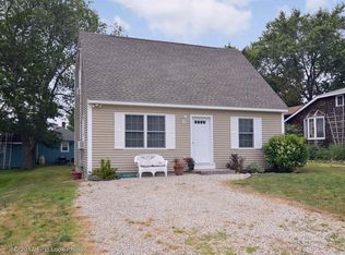 106 Islington Ave, Portsmouth, RI 02871
