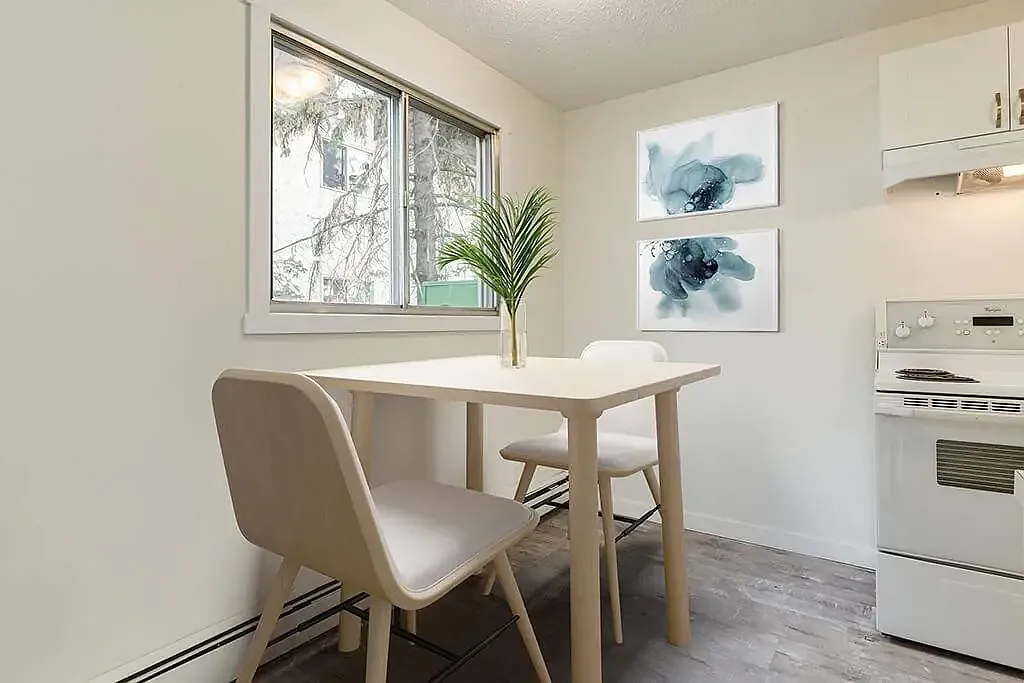 Evergreen Apartments — Photo 4
