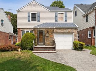 21303 Richland Ave, Oakland Gardens, NY