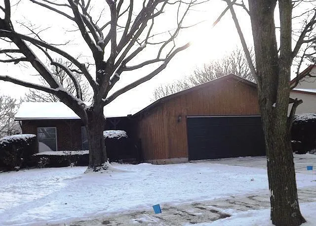 570 Presidential Way photo 1