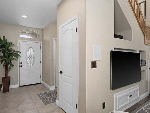Entry and Coat Closet