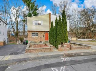 30 Lonergan Dr, Suffern, NY 10901