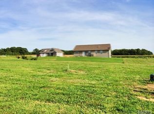 513 Bluff Meadows Dr, Valmeyer, IL 62295