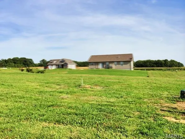 513 Bluff Meadows Dr, Valmeyer, IL 62295