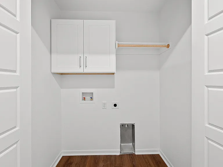 206 SW Vicki St — Photo 3