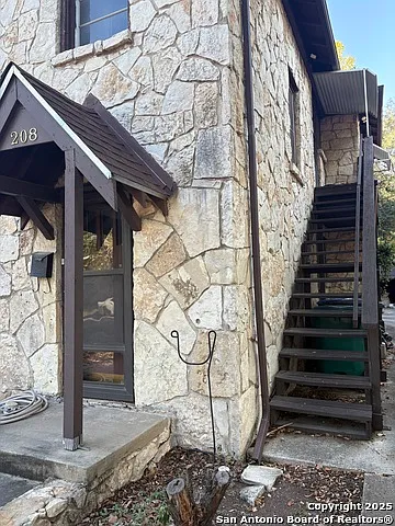 2 bed, 1.0 bath, 936 sqft, $1,300 — Photo 3