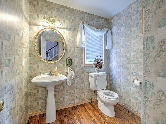 5th image of 2913 Cabrillo Dr