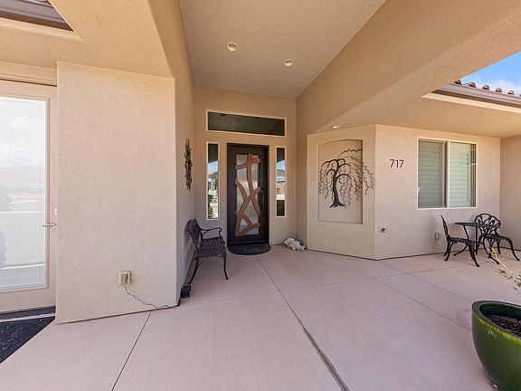 3rd image of 717 W Osprey Dr