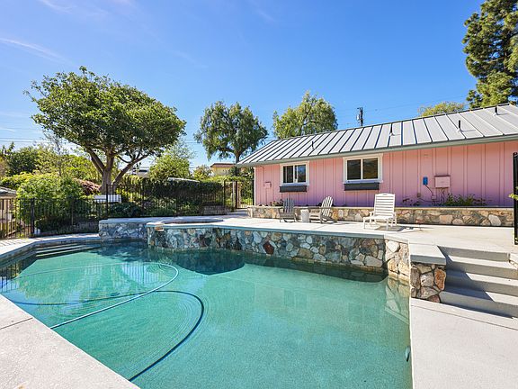 3rd image of 2113 Sleepy Hollow Rd