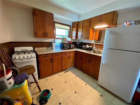 3rd image of 3002 Holland St