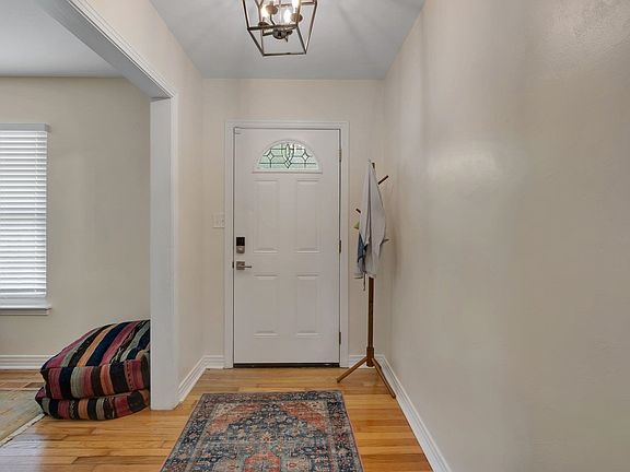 3rd image of 407 Wilson Ave
