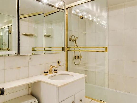 3rd image of 116 Central Park S APT 10F