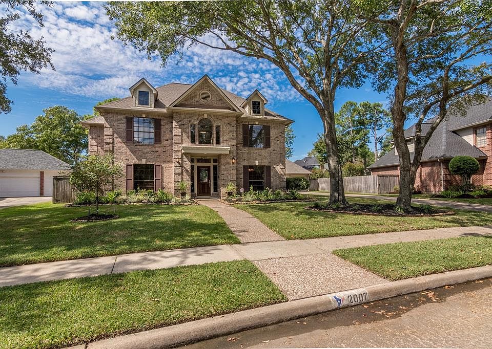 Beautiful curb appeal welcomes you home!