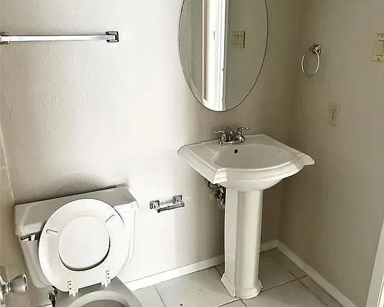 3rd image of 2129 Park Willow Ln APT C