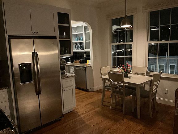3rd image of 77A Collingwood St #A