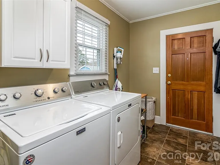 1004 Valley St — Photo 14