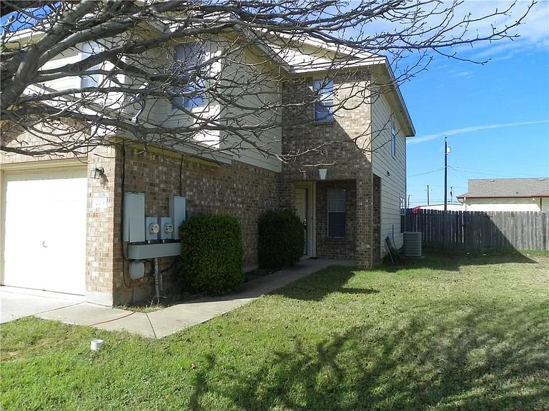 203 Marvin Cv — Photo 2