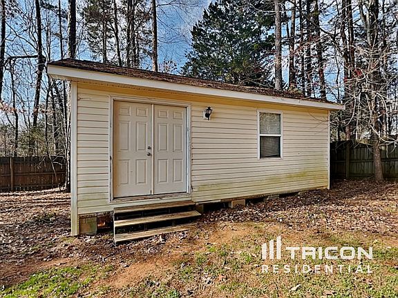 2nd image of 118 Winding Cedar Dr