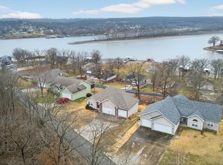 28053 Saddle Rd, Warsaw, MO 65355