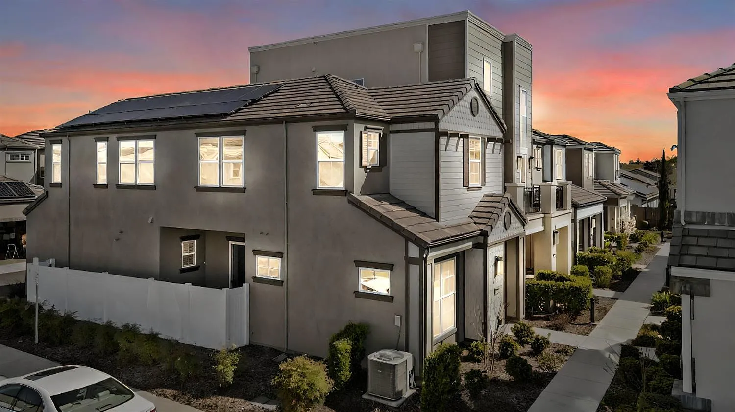 3278 Falcon Ct photo 1