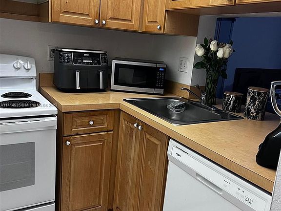 5th image of 9310 Fontainebleau Blvd APT 407