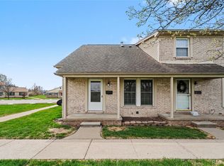 20036 Village Green Ct, Trenton, MI 48183