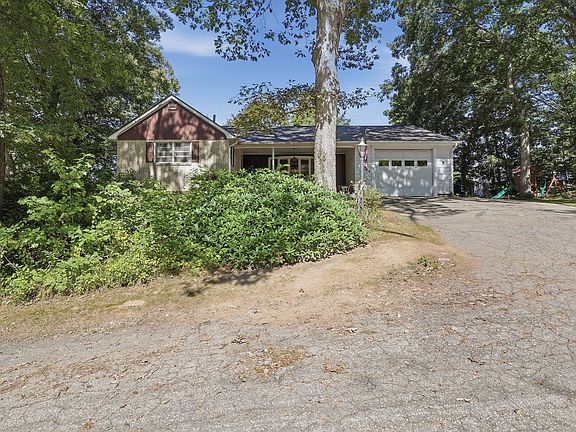 2nd image of 5 Donna Ln