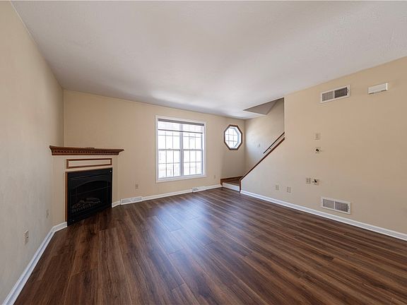 3rd image of 531 Reed Ct