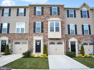 74 Village Green Ln, Sicklerville, NJ 08081