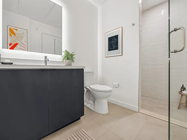 Evani 3223 Wilshire — Photo 6