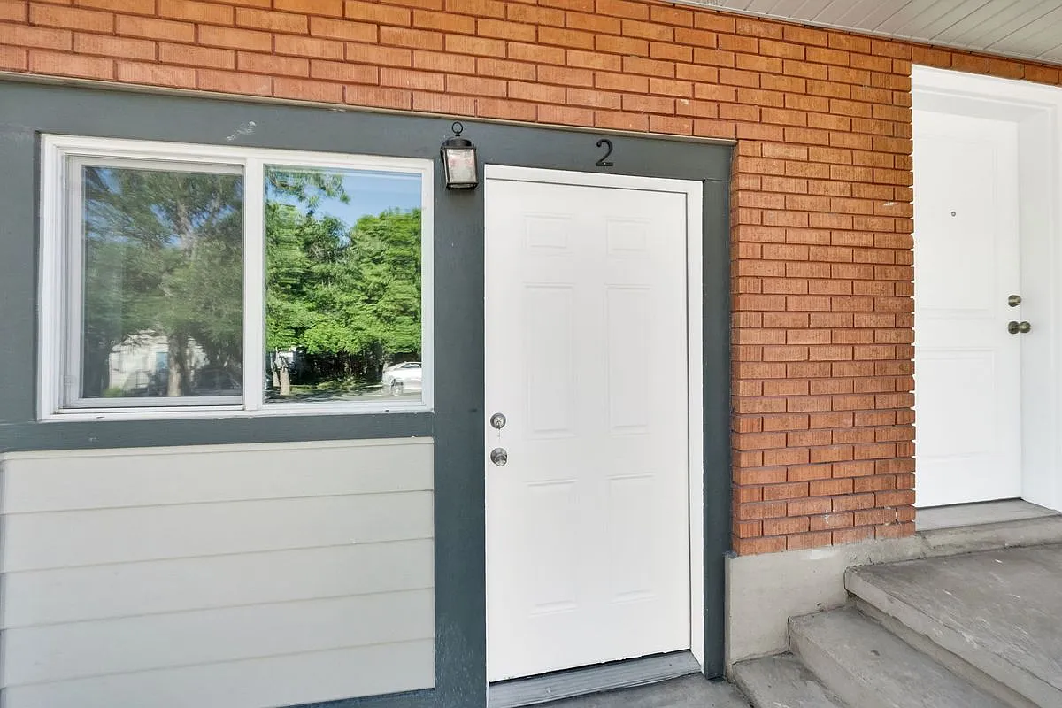 3 bed, 2.0 bath, 3000 sqft, $1,675 — Photo 2