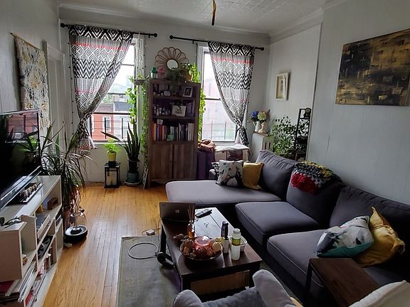 4th image of 521 Willoughby Ave #4F