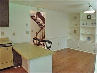 4th image of 7364 S Chestnut Commons Dr #C