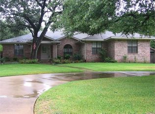 901 Indian Trl, Salado, TX 76571
