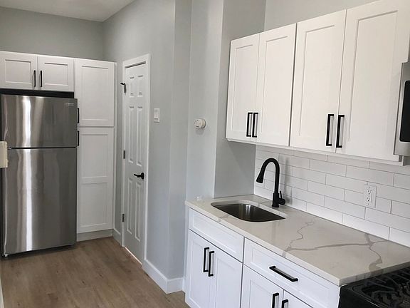 2nd image of 44 W 15th St #5