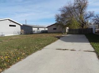 432 17th St NW, Minot, ND 58703
