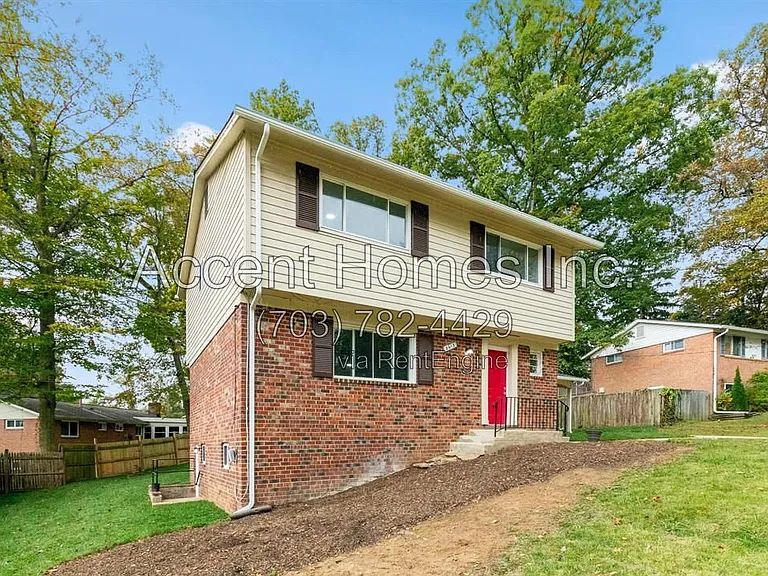 8613 Kenilworth Dr — Photo 3