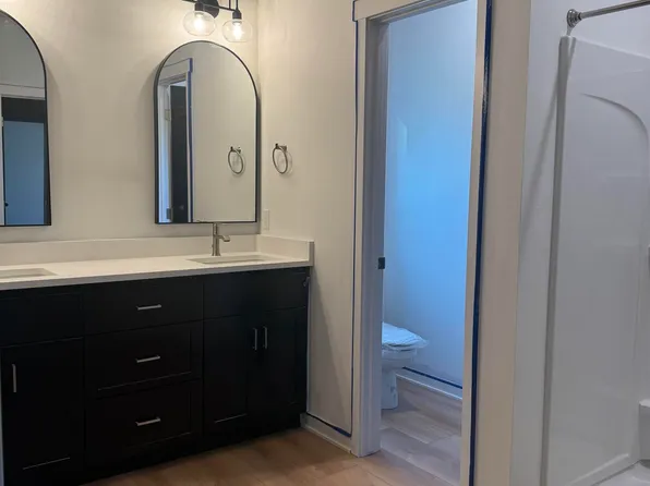 2206 Citta Cir, Cir, NE 68147