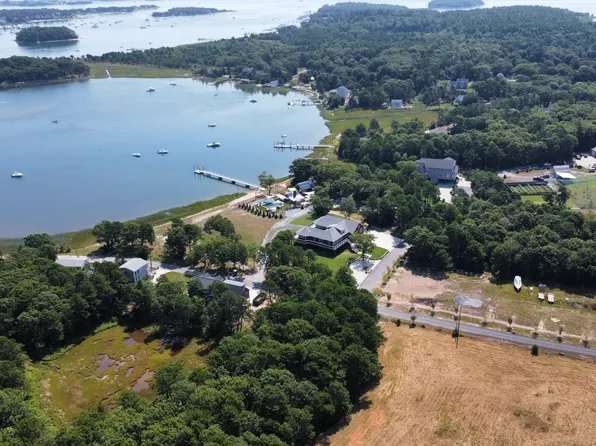 8 Over Jordan Rd, Wareham, MA 02571