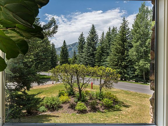 2nd image of 400 Fairway Loop