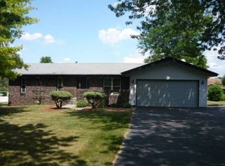 10111 Debbie Ln, Machesney Park, IL 61115