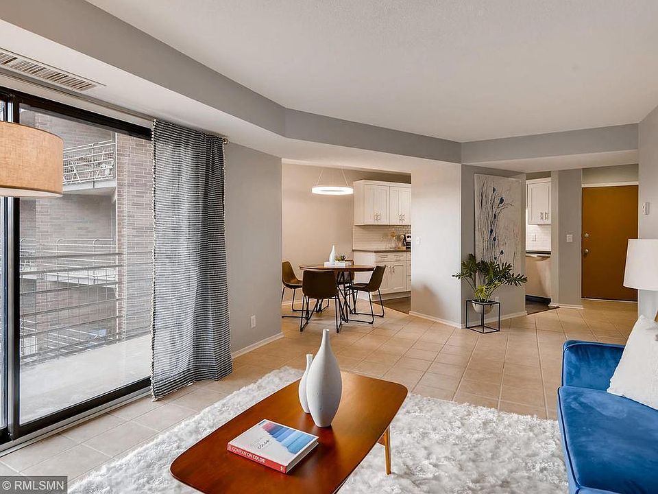 1st image of 26 10th St W Unit 609