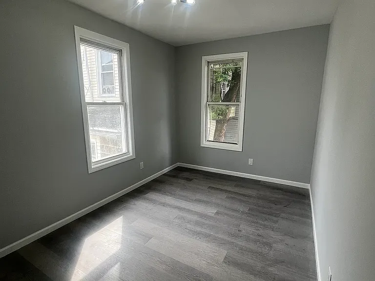 55 9th Ave — Photo 8