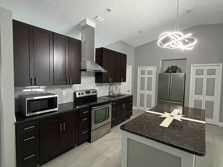 1743 Laramie Cir — Photo 20